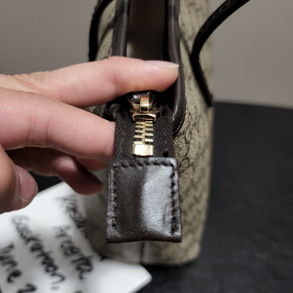 โ๏ธSOLDโ๏ธ Gucci Supreme 2way Canvas Bag - Picture 9 of 16